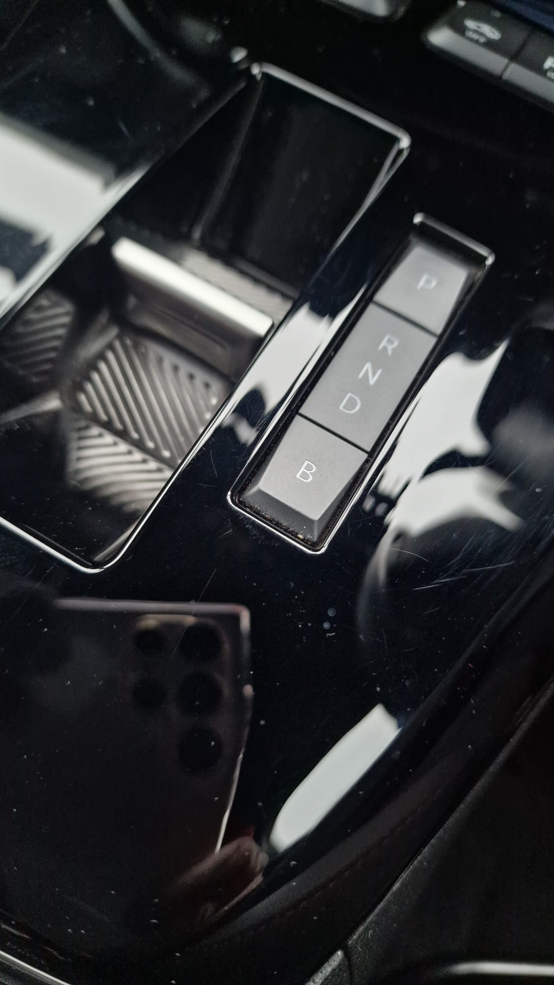Automatic electric vehicle gear selector